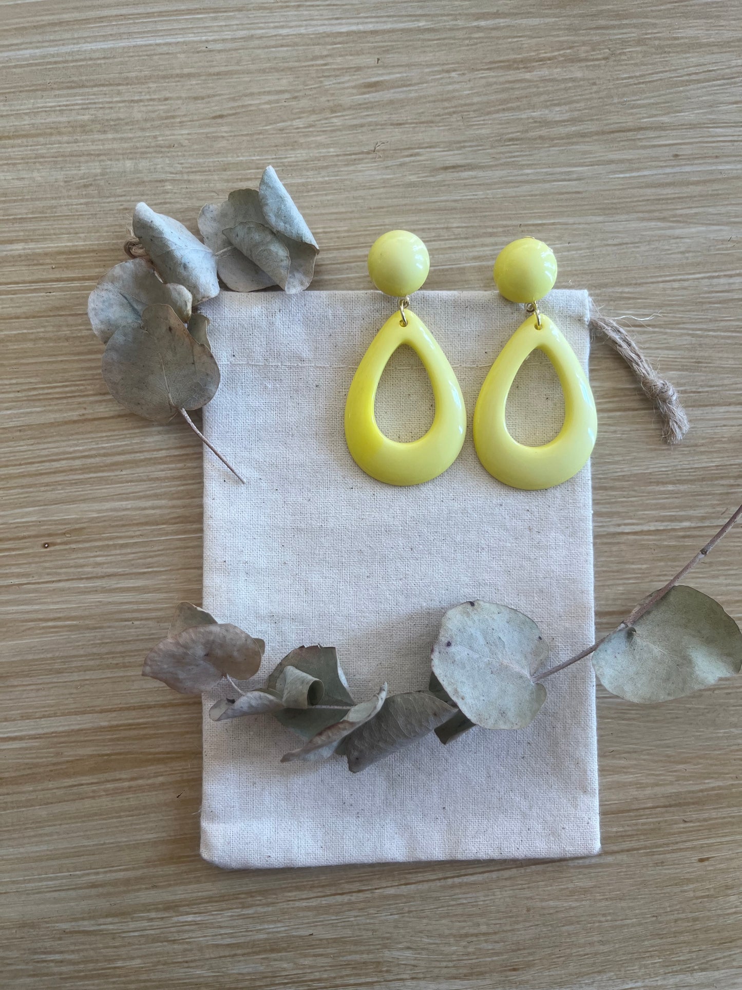 Pendientes Lola amarillo pastel