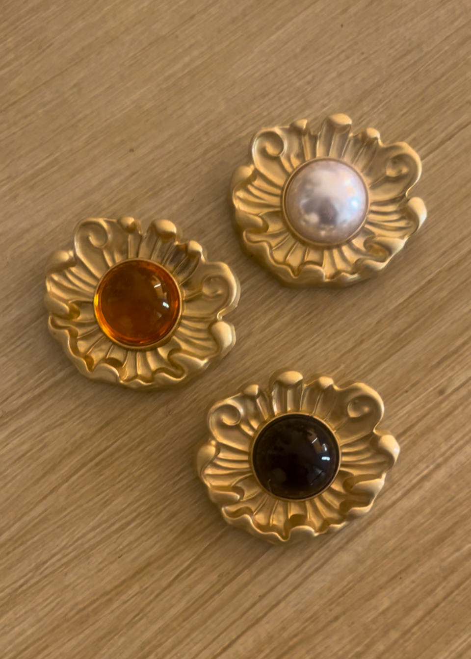 Broche Perlita Negra