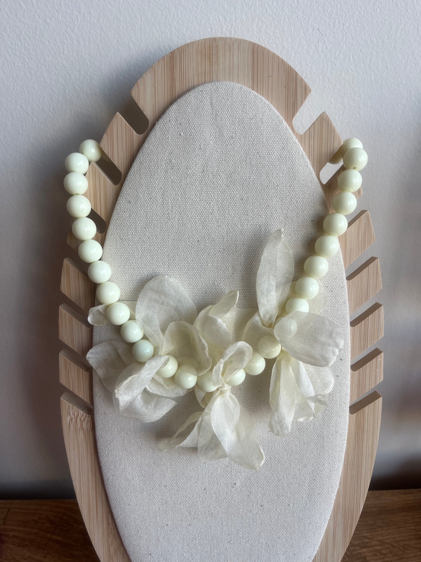 Collar Ainoa blanco roto