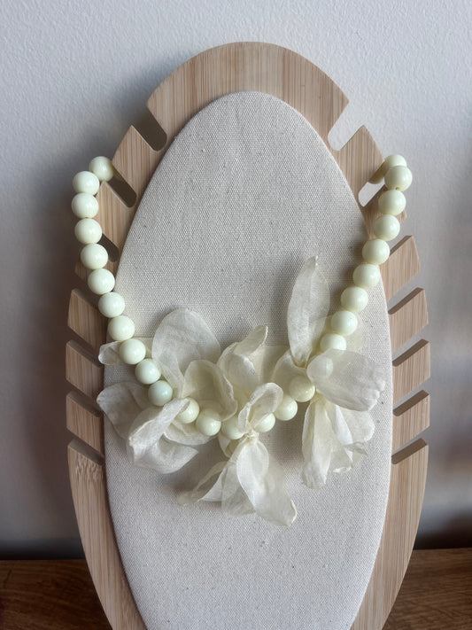 Collar Ainoa blanco roto