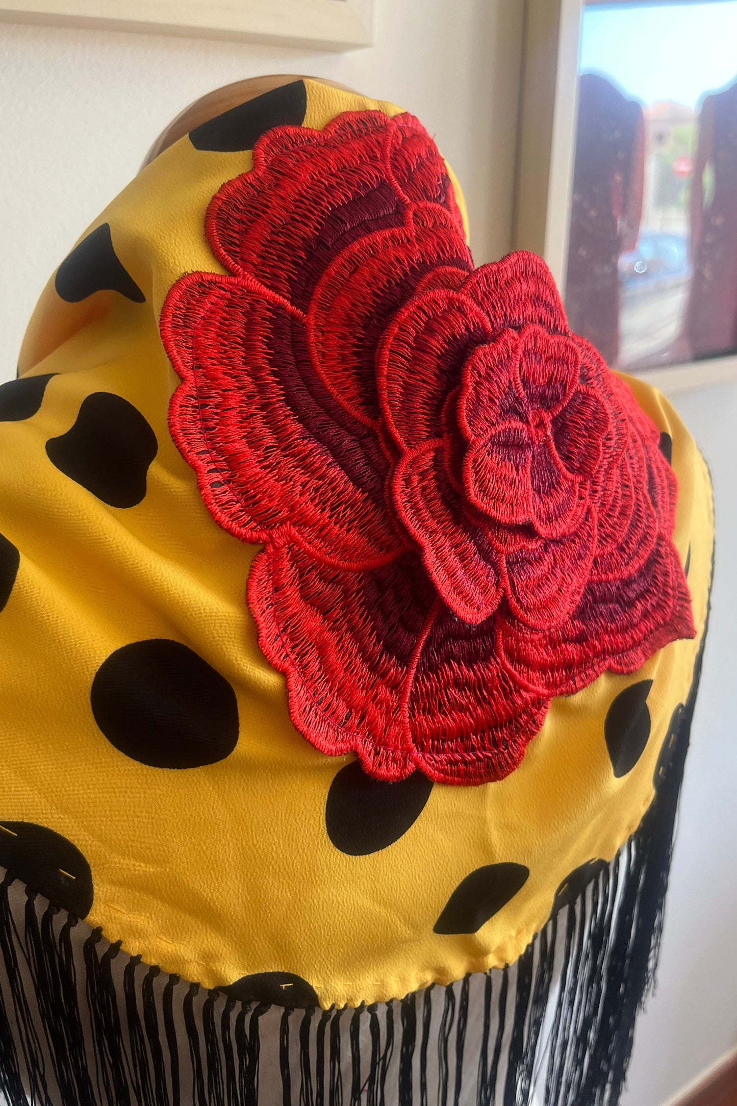 Mantoncillo amarillo-negro